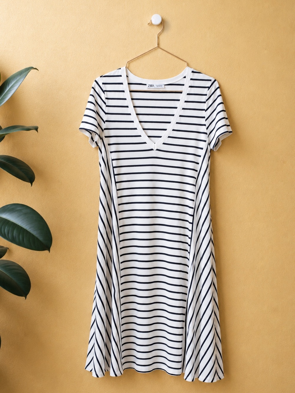 Zara Striped Dress White Navy V-Neck Swing Dress Size M